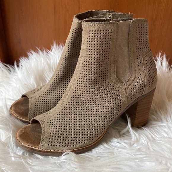 TOMS Majorca Peep Toe Bootie Perforated Suede - Picture 3 of 8